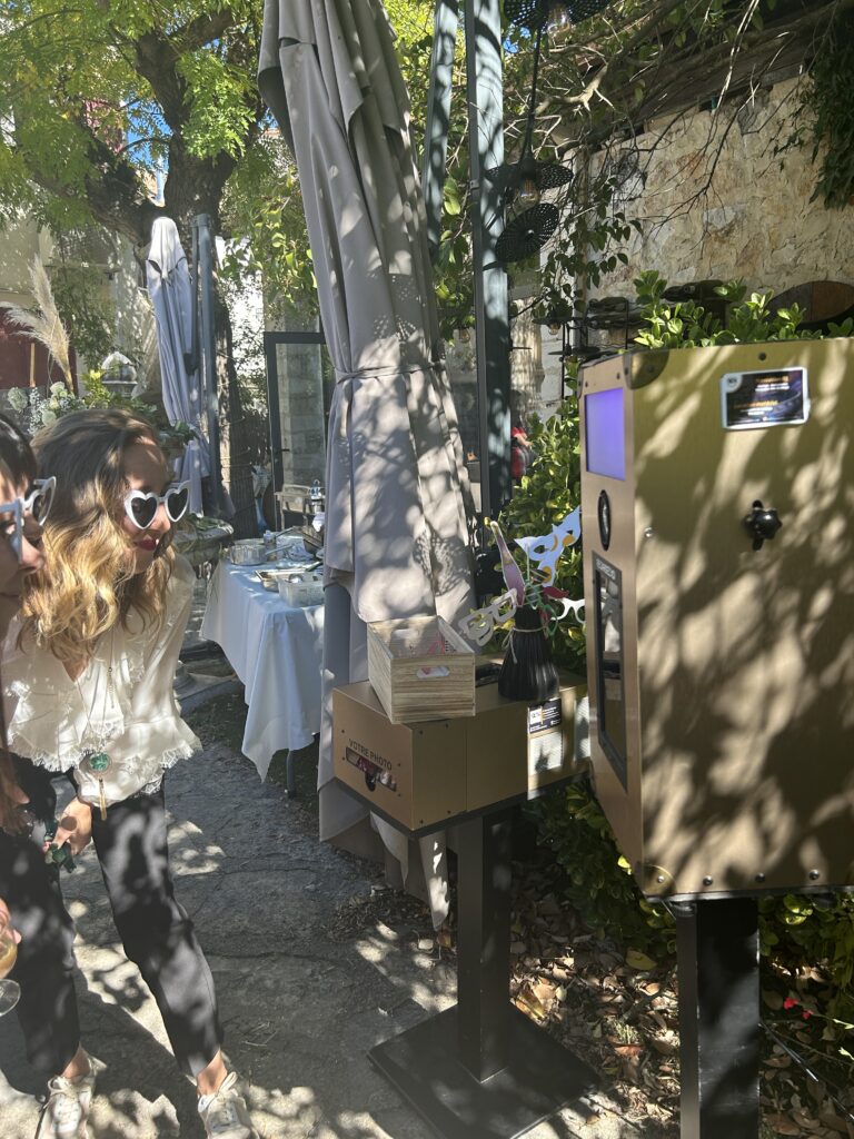 Location de Photobooth pour Anniversaire dans l’Hérault : Retour d’Expérience Inspirant